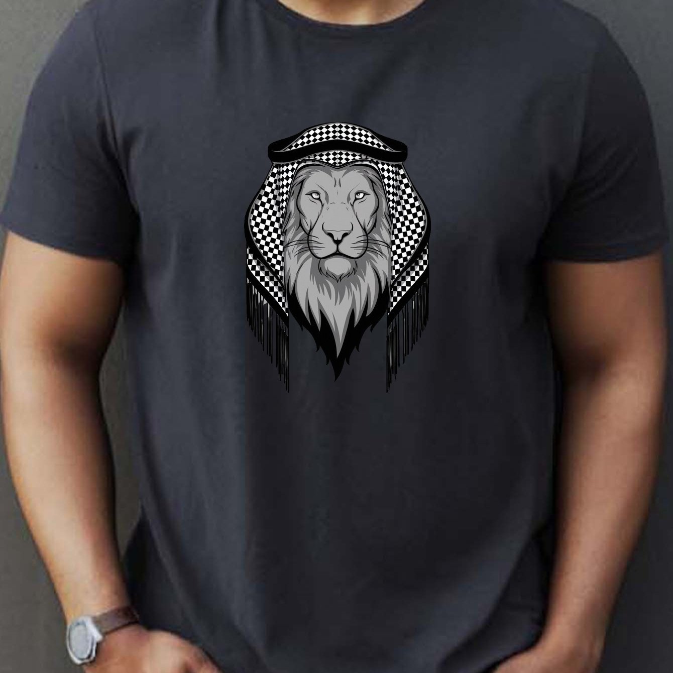 Nine 11 Regal Lion With Keffiyeh Print Men's Short Sleeve T-shirt, Comfy Stretchy Trendy Tees For Summer, Casual Daily Style Fashion Clothing - Nine 11